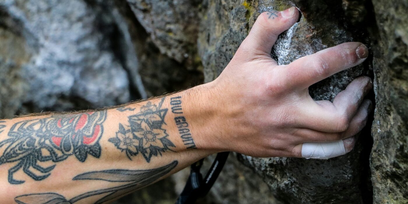 Best Climbing Chalk and Chalk Bags in 2026: Dry Hands Through Pump-Out Without Dust-Bombing the Gym