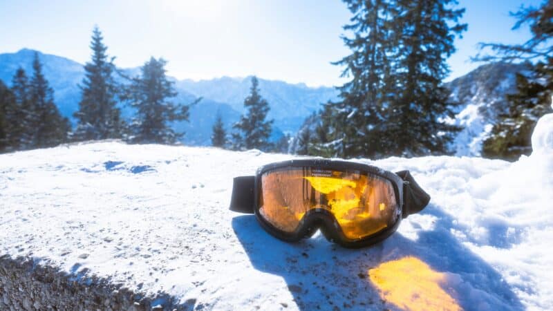 Best Winter Hiking Goggles and Eye Protection in 2026: Lens Tint, Fogging, and Snow Glare